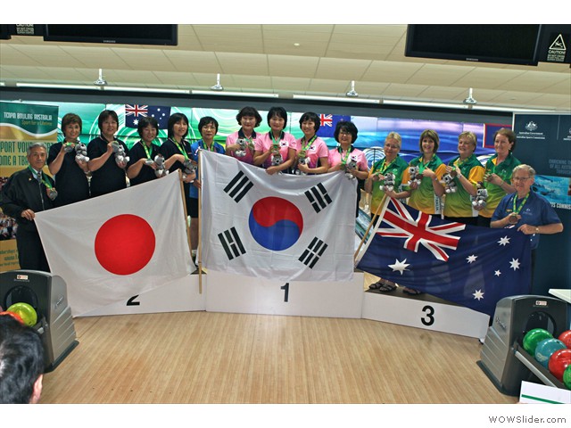 Seniors Women's Teams medallists Pic Barry Davies